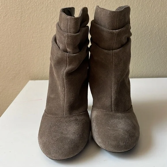 BCBG Paris Brown‎ Suede Women's Boots Bootie Size 8.5 - Picture 4 of 6